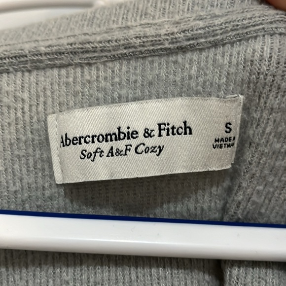 Abercrombie Sweater - Picture 4 of 4